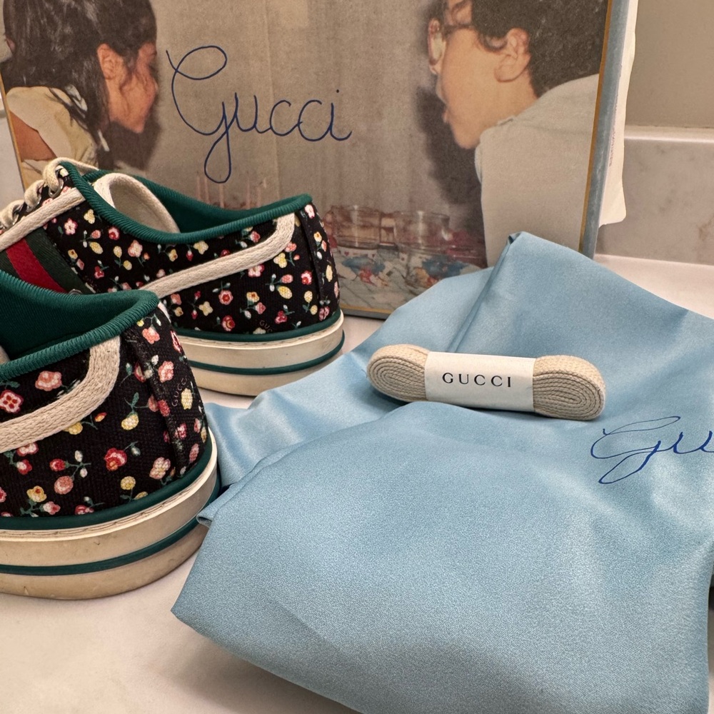 Gucci Floral Black and White Shoes - Picture 5 of 10